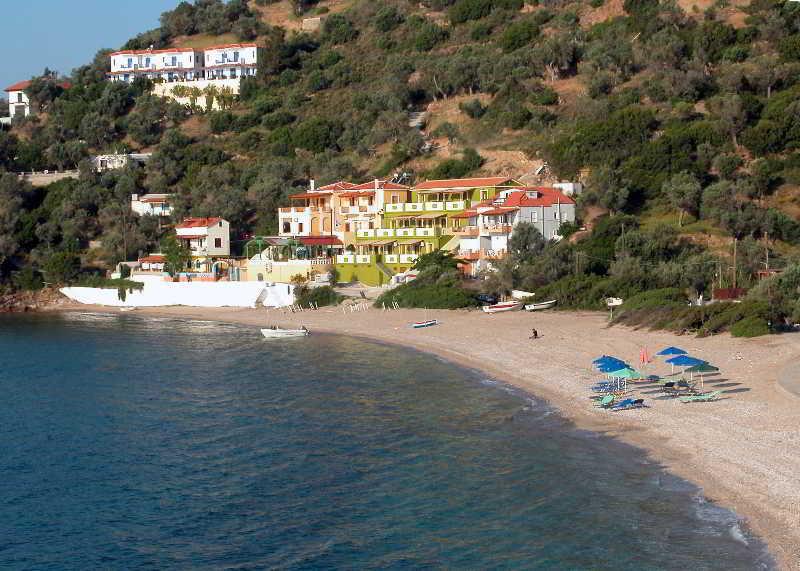 Nereides Seaside Apartments Marathókampos Esterno foto